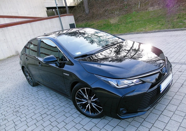 Toyota Corolla cena 76700 przebieg: 83000, rok produkcji 2019 z Chełmża małe 301